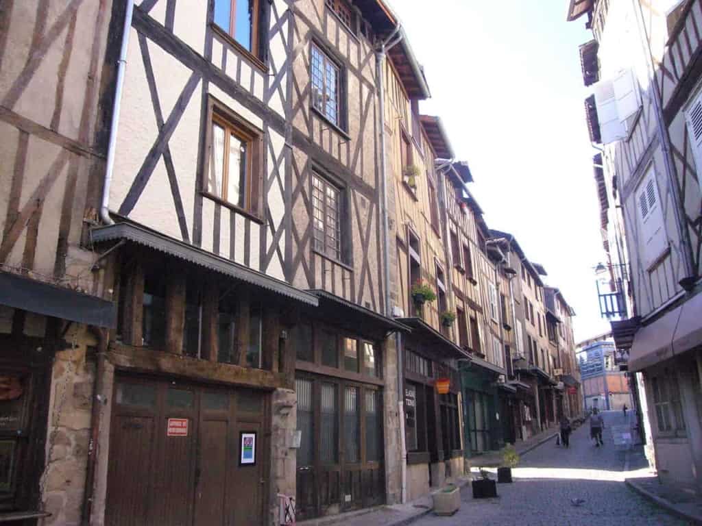 J'ai interrogé interroge Mme la ministre de la culture sur la protection des monuments historiques et des sites patrimoniaux remarquables après l'incendie du 17 février 2018, à Limoges.