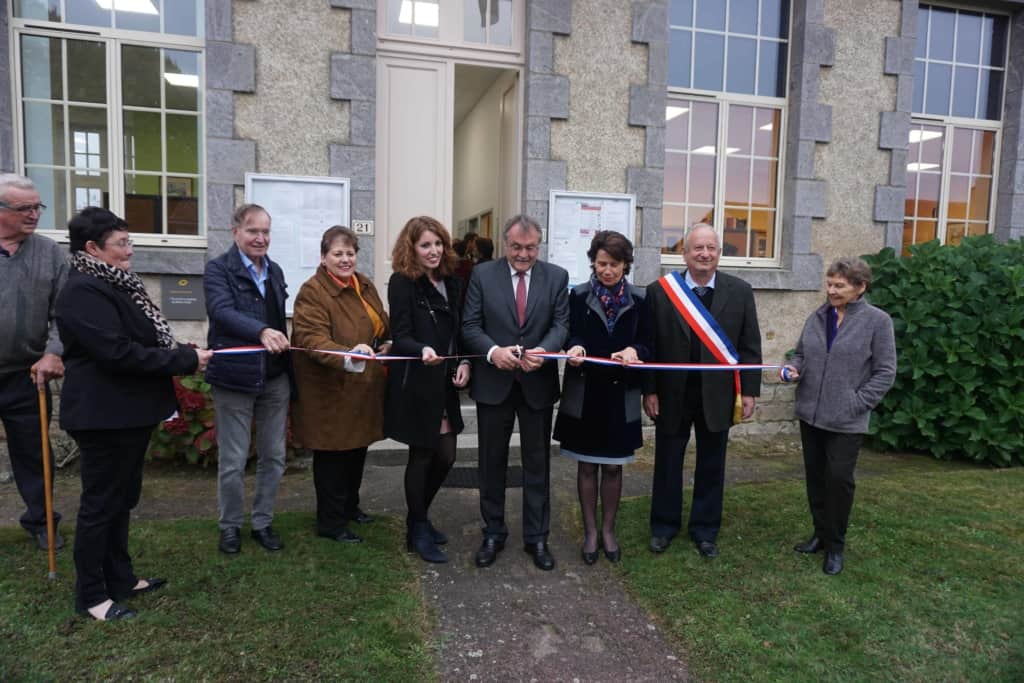 Un plaisir pour moi d'être présente ce soir à l'inauguration des nouveaux locaux de la mairie et de l'agence postale d'Azat-le-Ris.