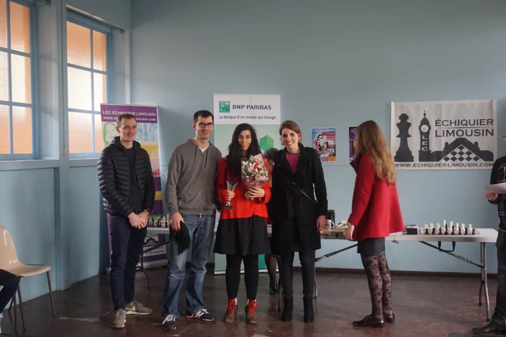 Émue de retrouver le LEC Echiquier du Limousin 20 ans après, à Limoges, pour remettre les trophées aux lauréates de la Semaine des Échecs au Féminin.