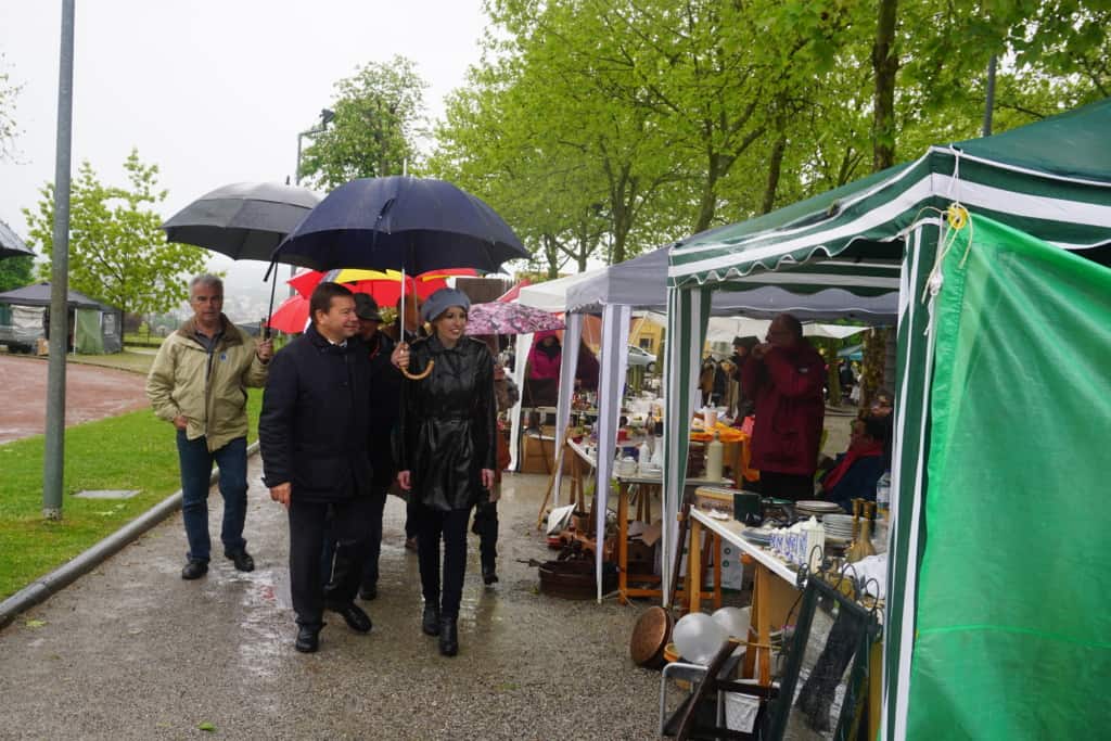Ravie de retrouver les membres du comité des fêtes d'Isle à l'occasion du traditionnel vide-grenier du 8 mai.