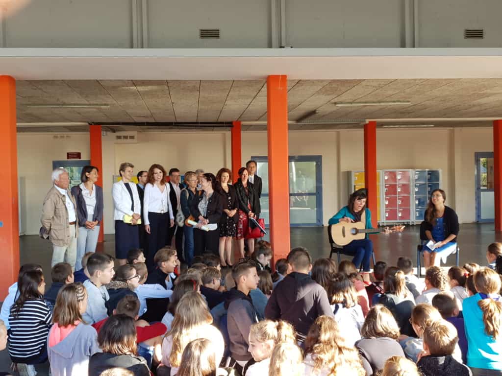 Une belle rentrée en musique sous le soleil de Bellac au collège Louis Jouvet, à l'école maternelle Jolibois et à l'école élémentaire Charles Sylvestre.