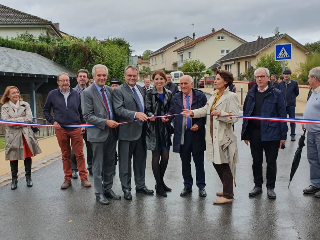 Inauguration à Nantiat des aménagements de voirie, et présentation de la chaufferie biomasse et du réseau de chaleur qui desservira le gymnase et l'EHPAD.