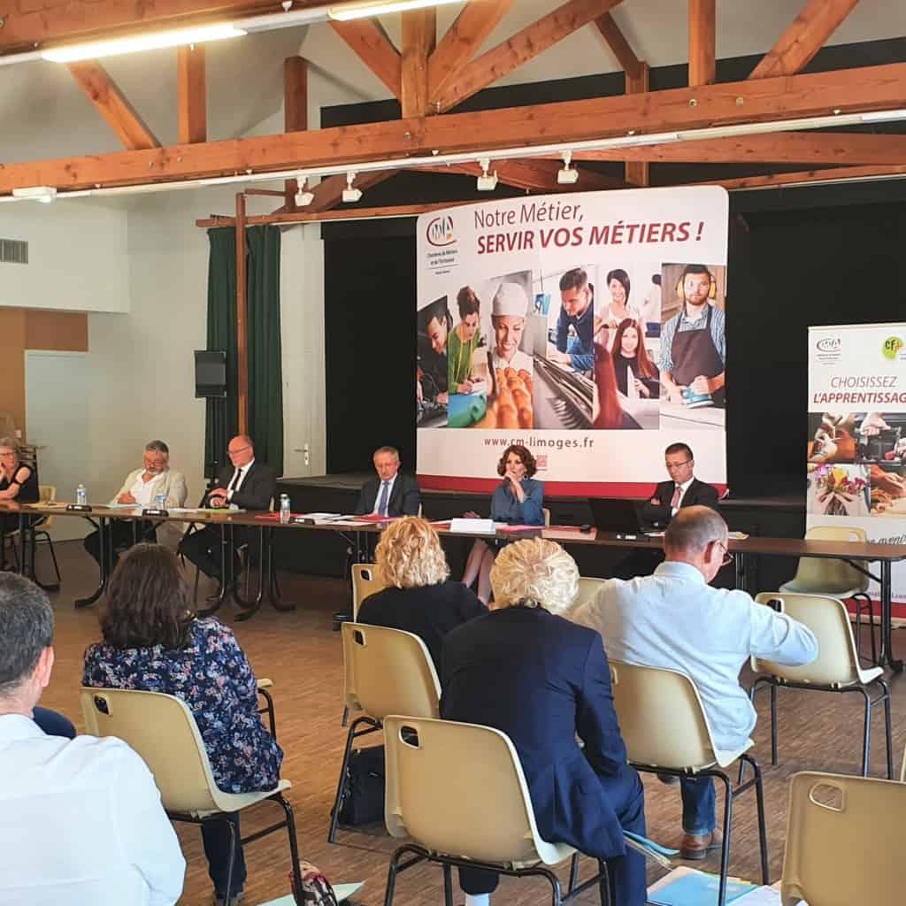 Aux côtés des artisans et de leurs représentants, aujourd’hui, à l’Assemblée Générale de la Chambre des Métiers et de l'Artisanat de la Haute-Vienne, à Razès.