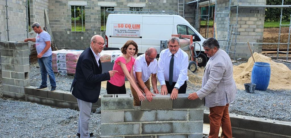 Pose de la première pierre du nouveau restaurant scolaire de Peyrilhac qui accueillera jusqu'à 150 enfants dans des locaux modernes et sécurisés.