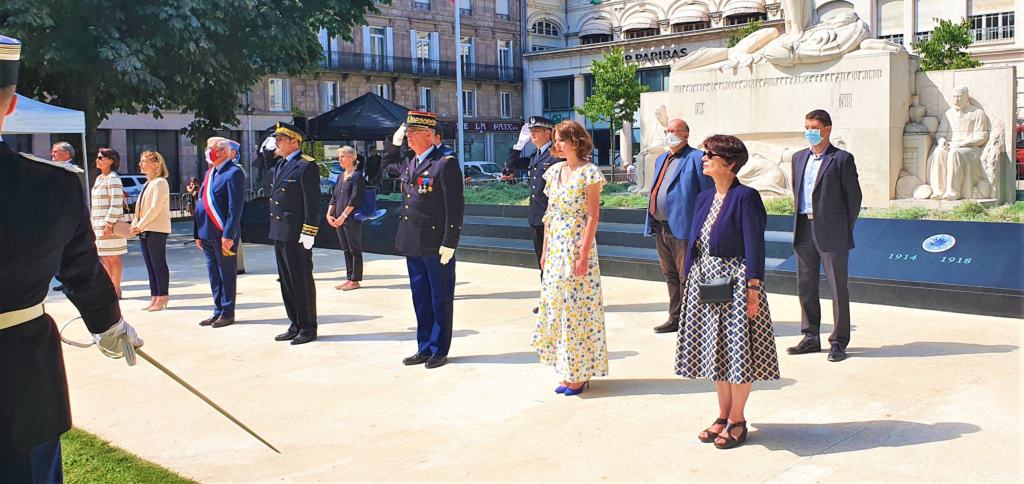 Hommage national à nos gendarmes, policiers, pompiers, soldats ainsi qu'à toutes les personnes engagées dans la lutte contre la pandémie, à Limoges.
