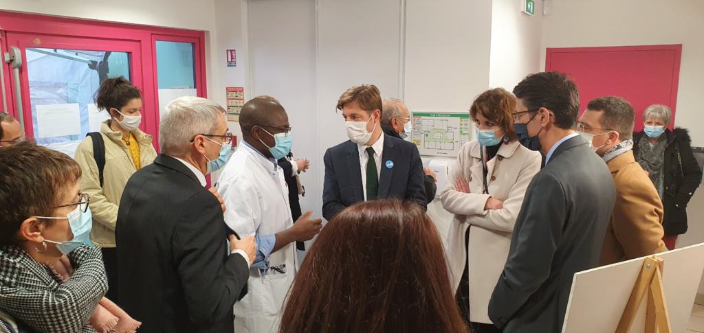 Une réponse aux besoins de proximité de la population en matière de vaccination Covid-19 : expérimentation aujourd'hui d'une vaccination décentralisée à La Jonchère Saint-Maurice.