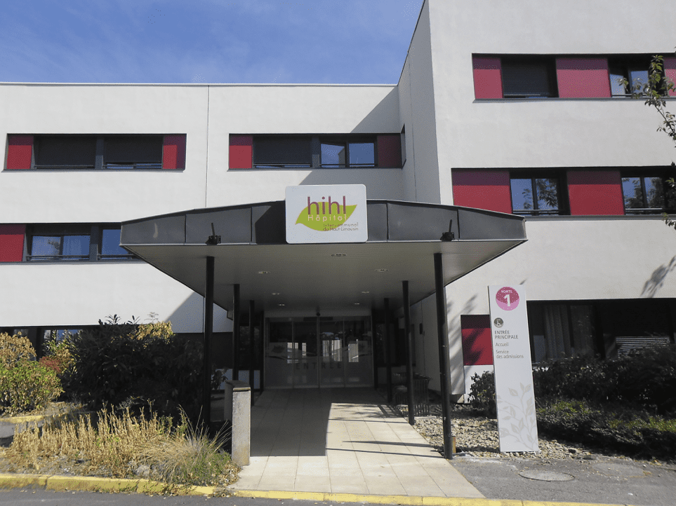 A l’occasion d’une réunion le 12 juillet 2021 entre les élus, les représentants du personnel et l’ARS, sur l’avenir de l’Hôpital Intercommunal du Haut Limousin (HIHL), la députée avait annoncé rester vigilante sur les montants qui seraient alloués pour moderniser le site et le rendre plus attractif.