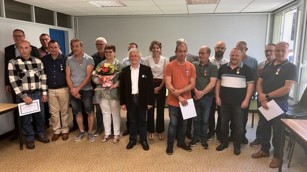 Remise des médailles du travail aux chaîneries Limousines de Bellac.